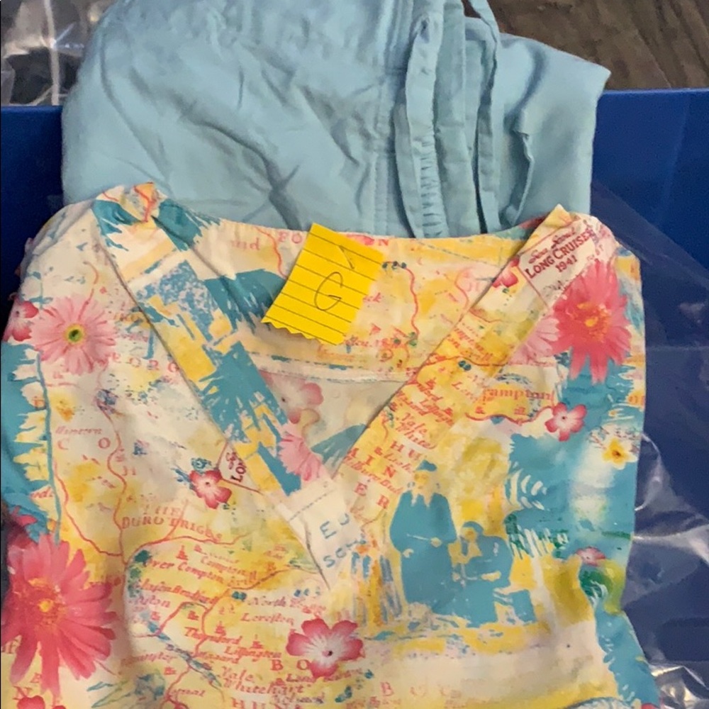 Scrub set